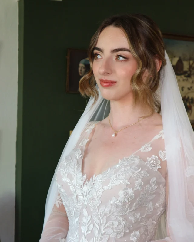 The morning began at her mother’s home — a place filled with warmth, love, and cherished memories. 

Grace’s bridal look was all about timeless elegance: radiant skin, softly defined features, and a romantic updo created by @louiseemmacurtisbridalhair to complement her lace gown. ✨

From those intimate moments at home to the stunning setting at @compassespattiswick for the wedding

Swipe to see the makeup in motion.

Colchester makeup artist 
Bridal makeup artist 
Wedding day makeup 
Ipswich makeup artist