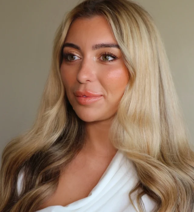 ✨ 2025 Bridal Beauty Alert ✨
Soft glam is still QUEEN — but this year, it’s all about weightless radiance 

Think:
🤍 Airbrushed skin (that still looks like skin)
🤍Blush draping in romantic peach tones
🤍Glossy lids & subtle shimmer in all the right place
🤍 lightweight individual lashes

This isn’t your 2019 bridal beat. It’s effortless luxury — glow from within, cry-proof, camera-ready, and timeless 🕊️

Thank you @laurensparling so lovely catching up and a beautiful face to paint ( we used to  both me makeup counter girls in Debenhams )

Colchester makeup artist
Bridal makeup artist 
Soft glam bridal makeup artist.